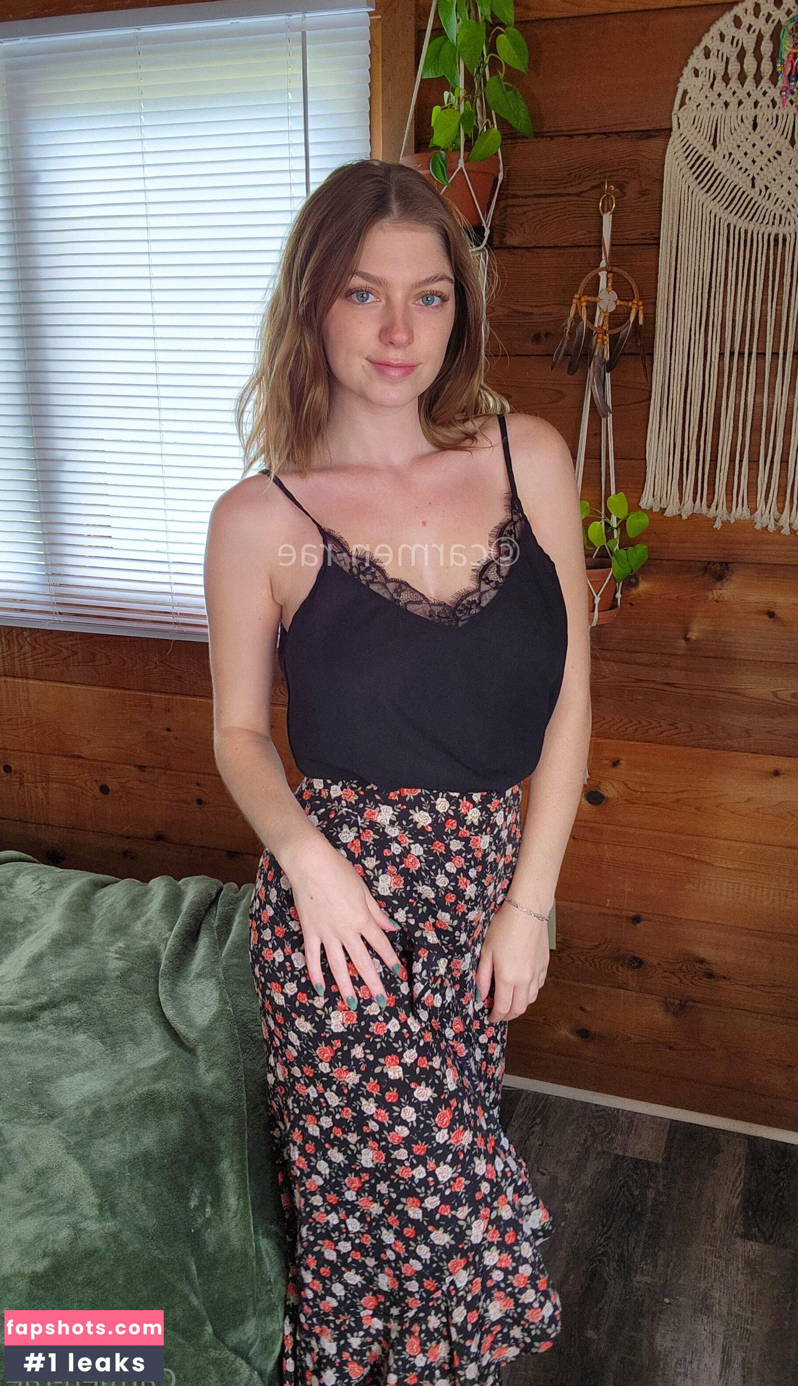 Carmen-Rae gallery photo #560