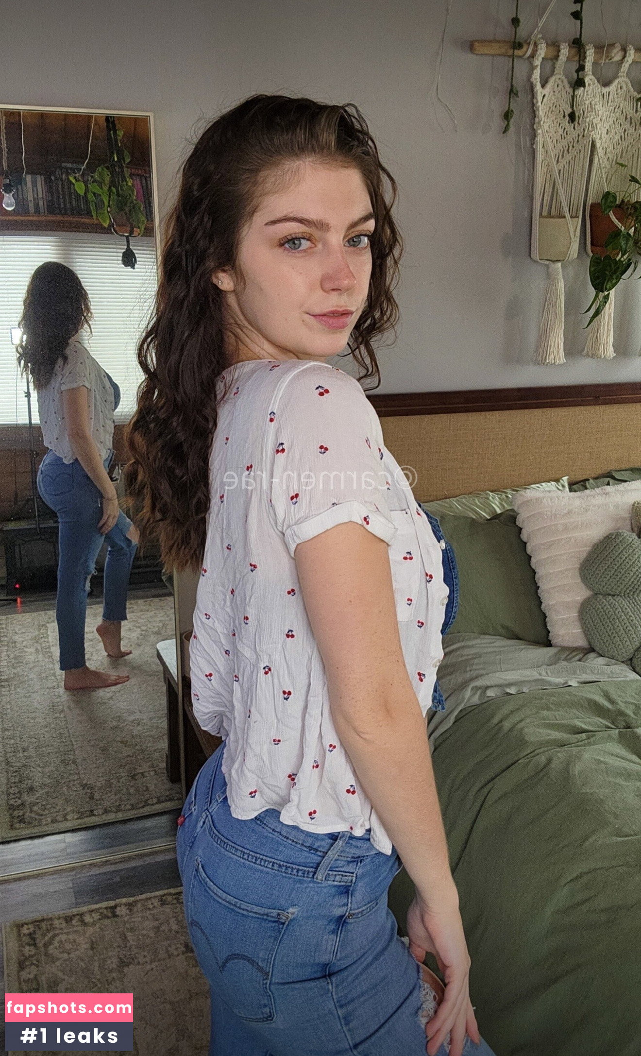 Carmen-Rae gallery photo #5972
