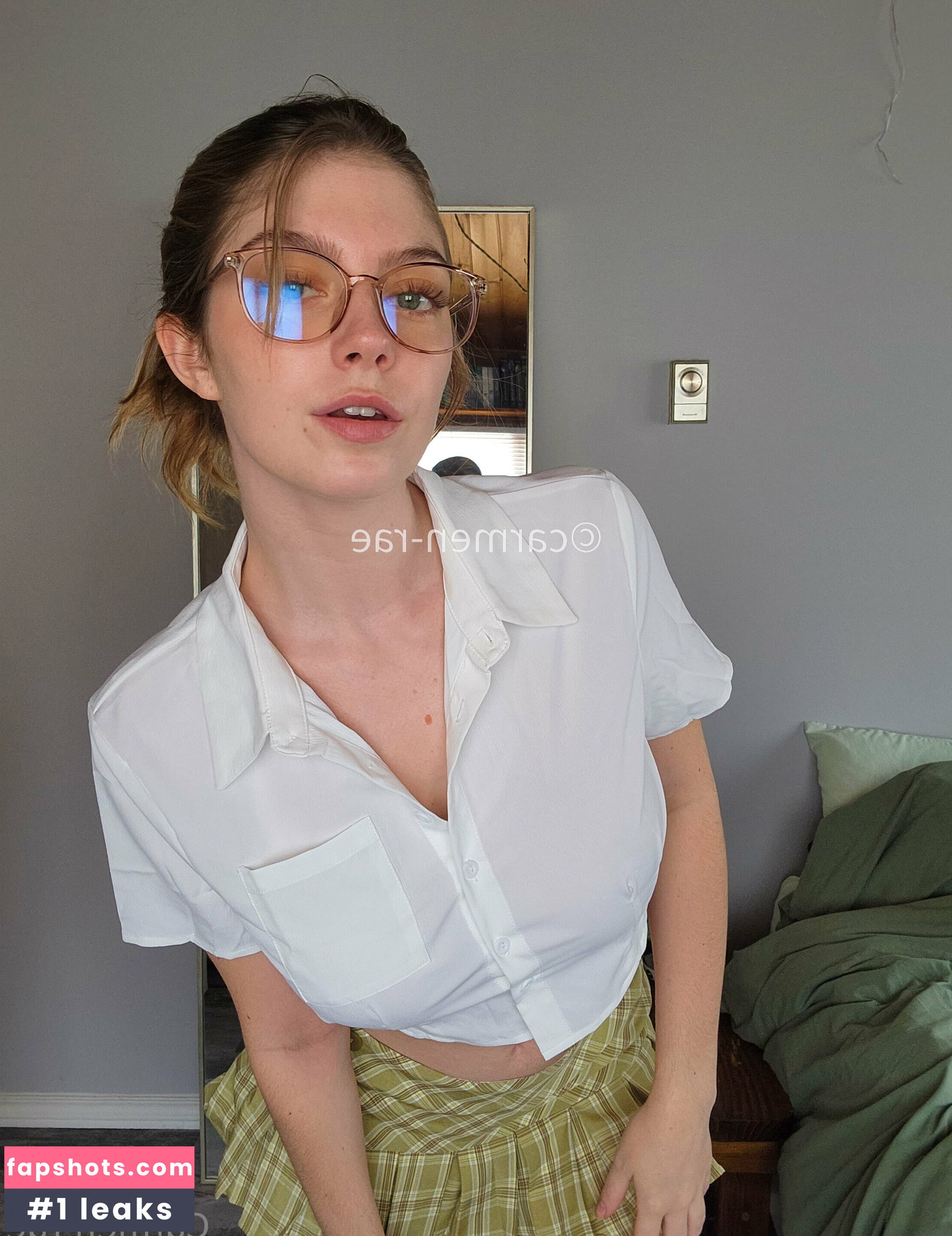 Carmen-Rae gallery photo #1807