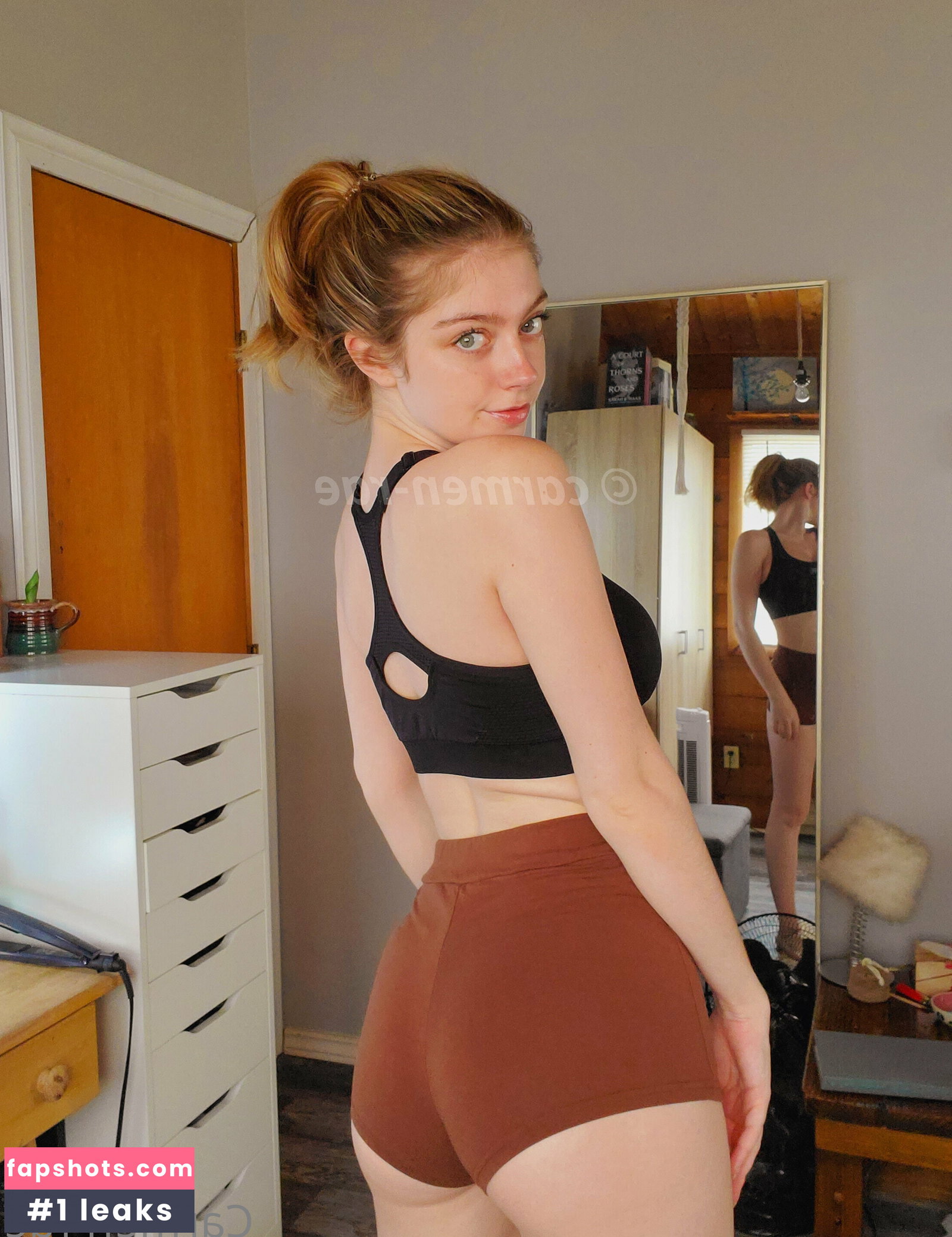 Carmen-Rae gallery photo #3036