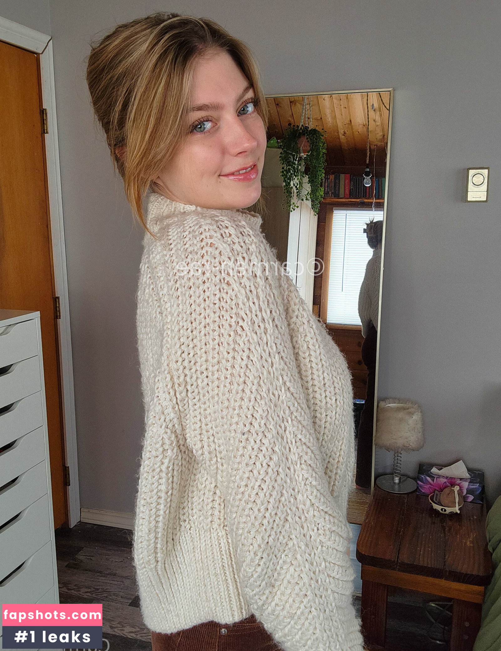 Carmen-Rae gallery photo #1827