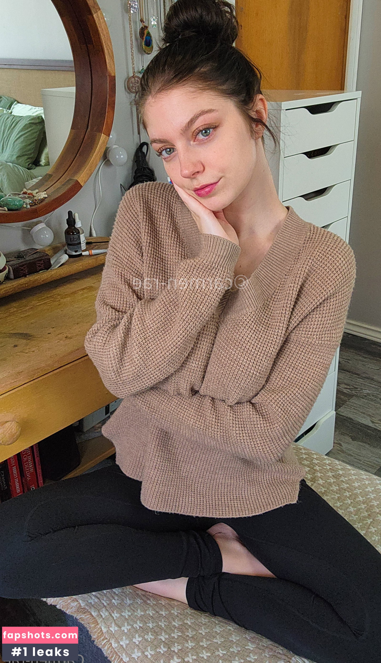 Carmen-Rae gallery photo #7573