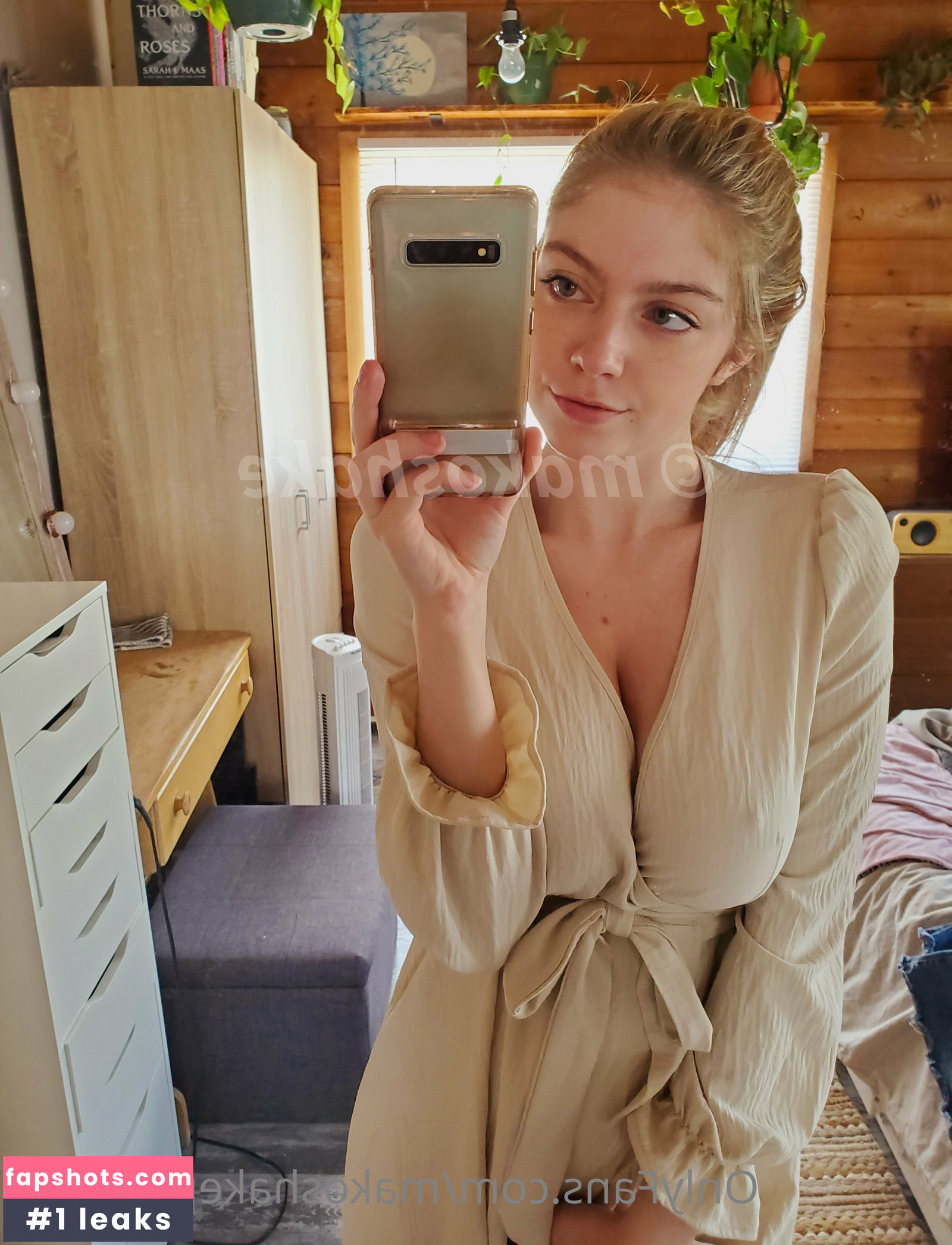 Carmen-Rae gallery photo #3993
