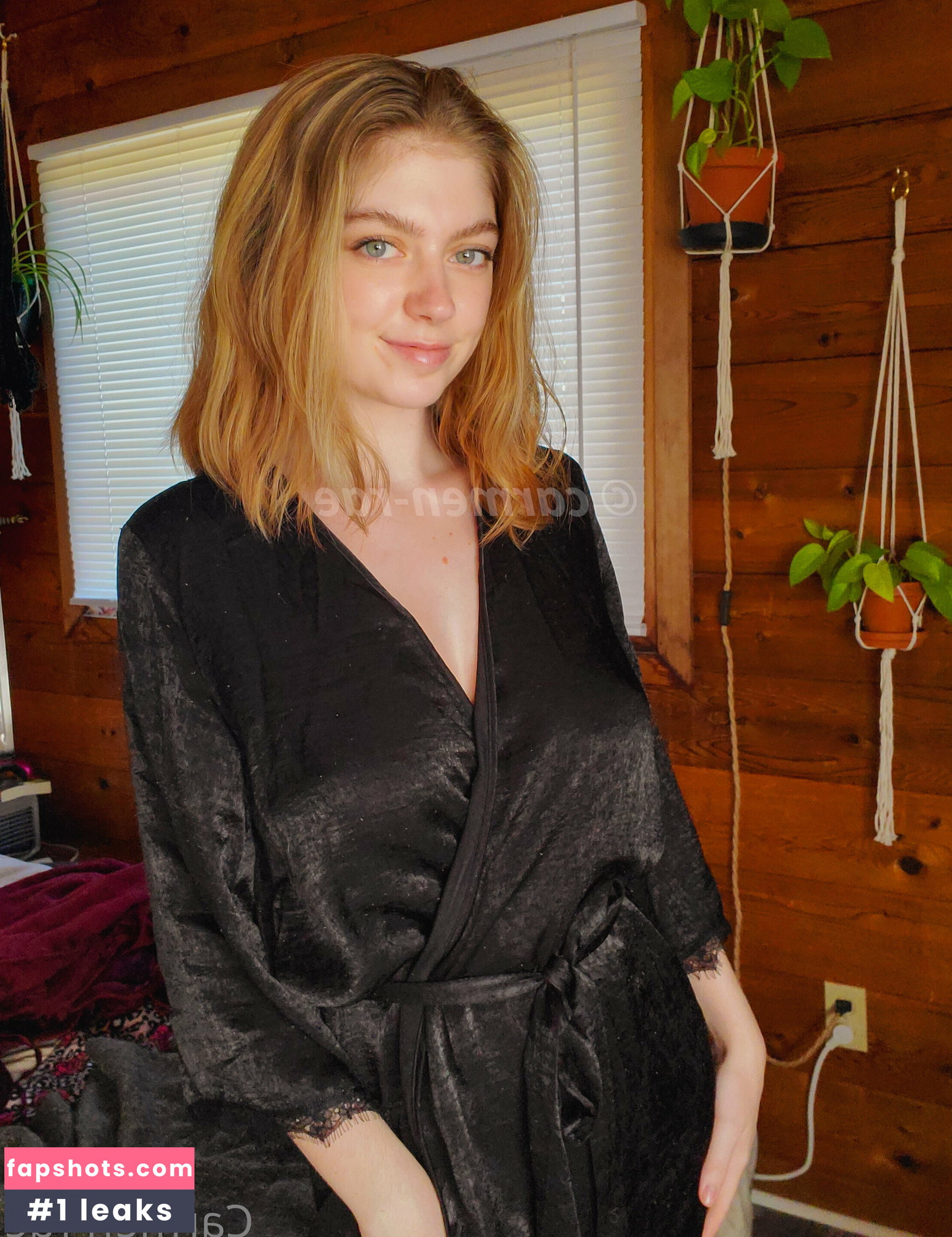 Carmen-Rae gallery photo #4090