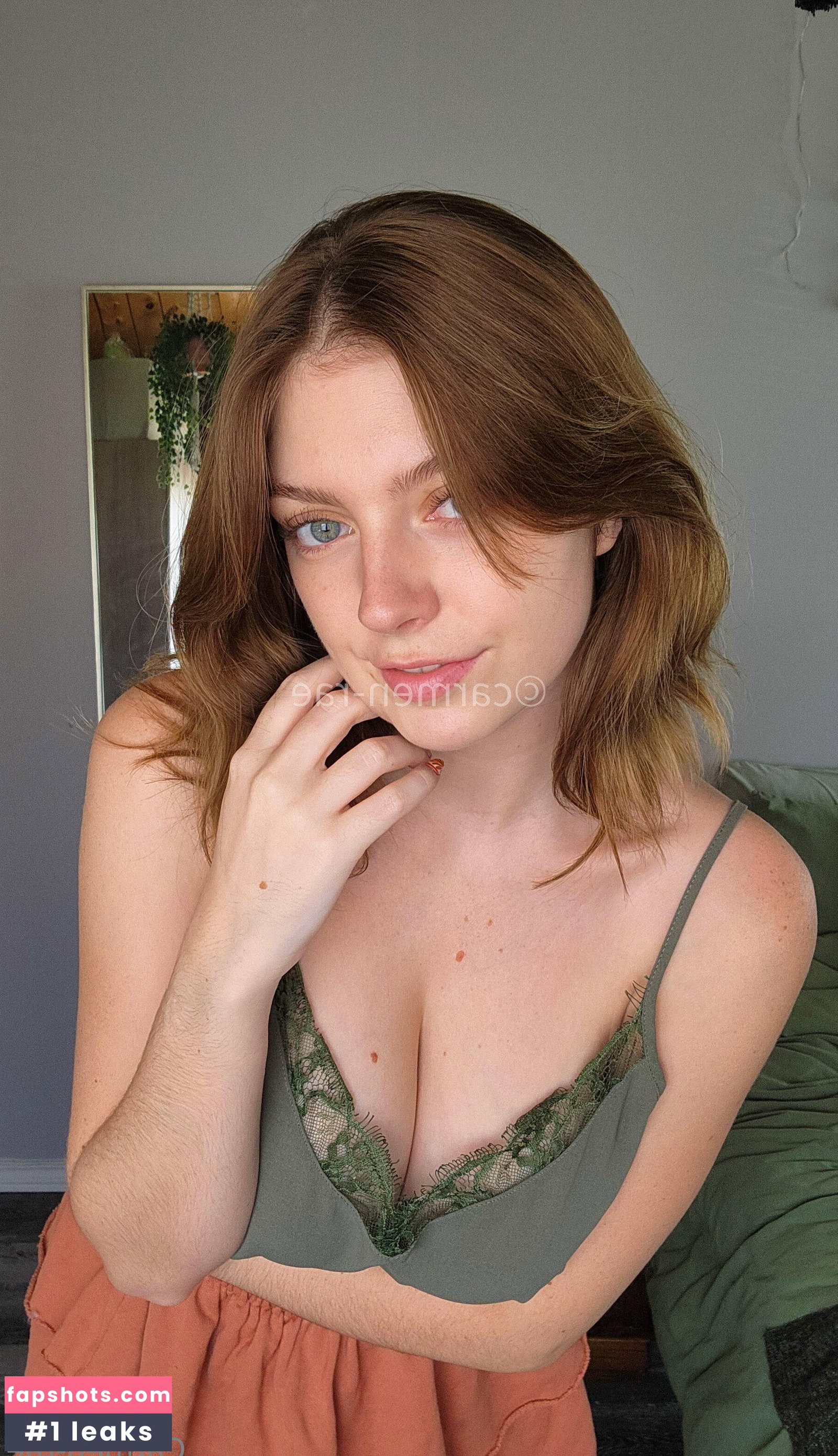 Carmen-Rae gallery photo #6018
