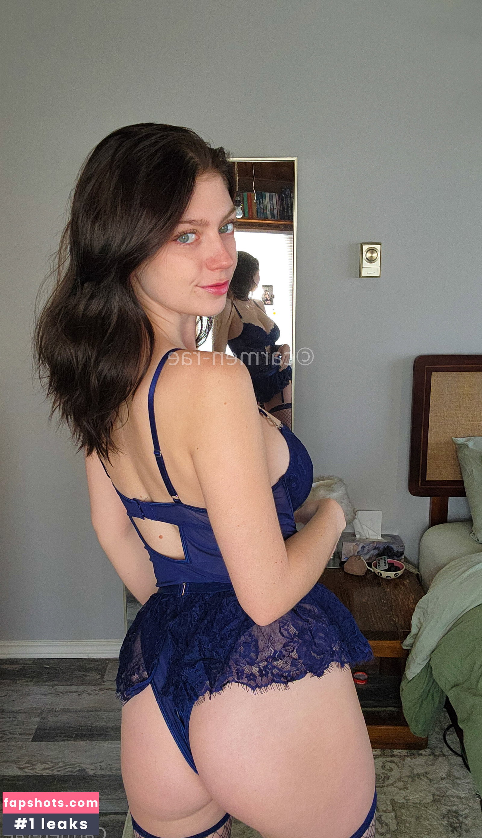 Carmen-Rae gallery photo #593