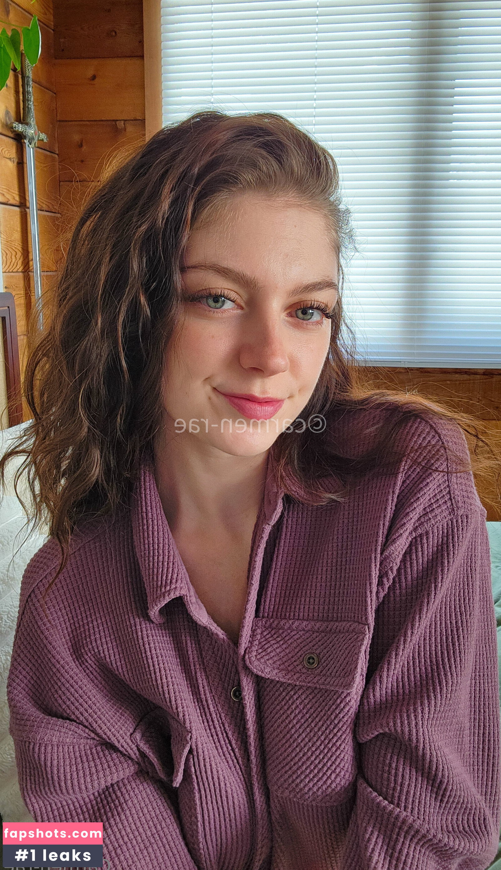 Carmen-Rae gallery photo #9233