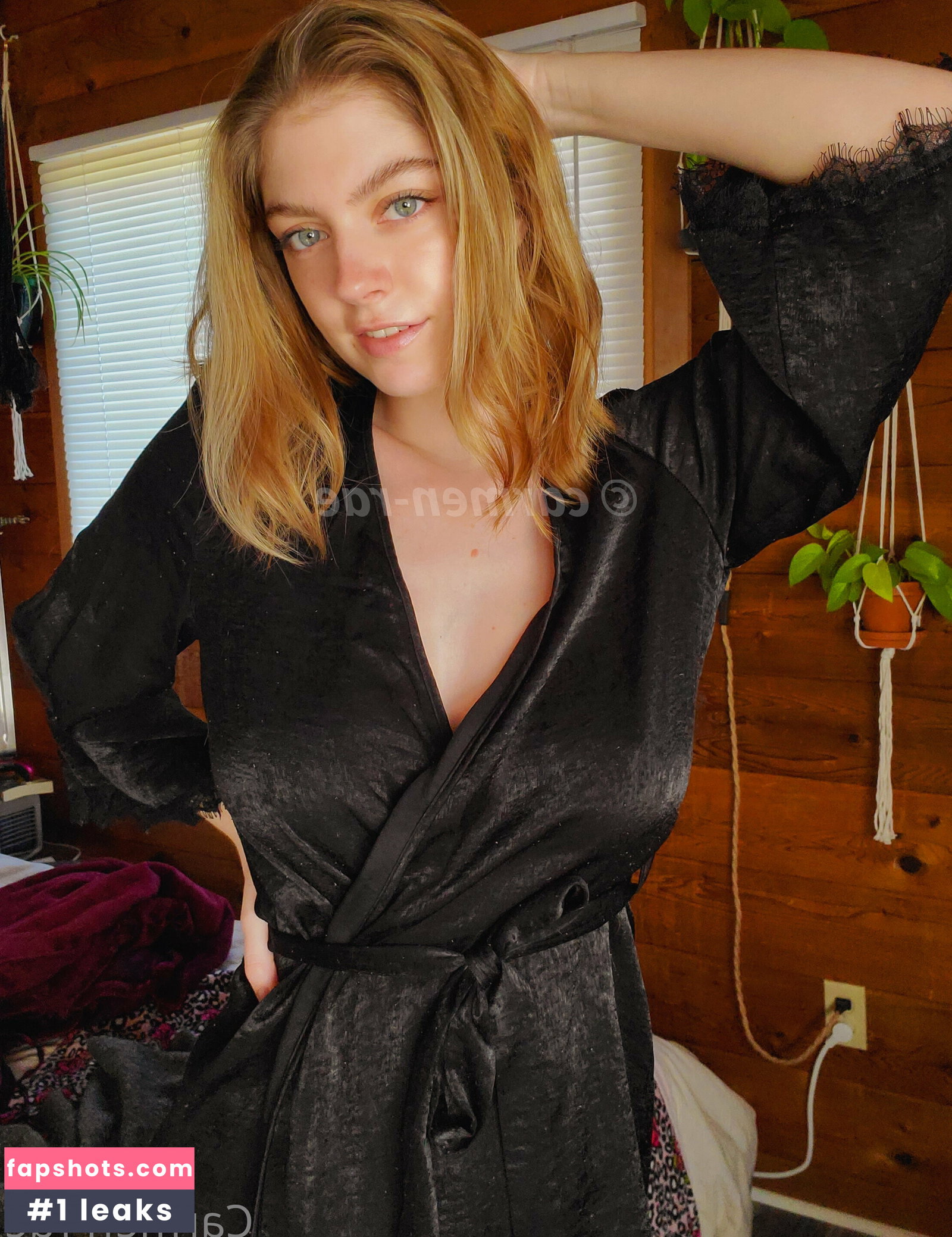 Carmen-Rae gallery photo #5949
