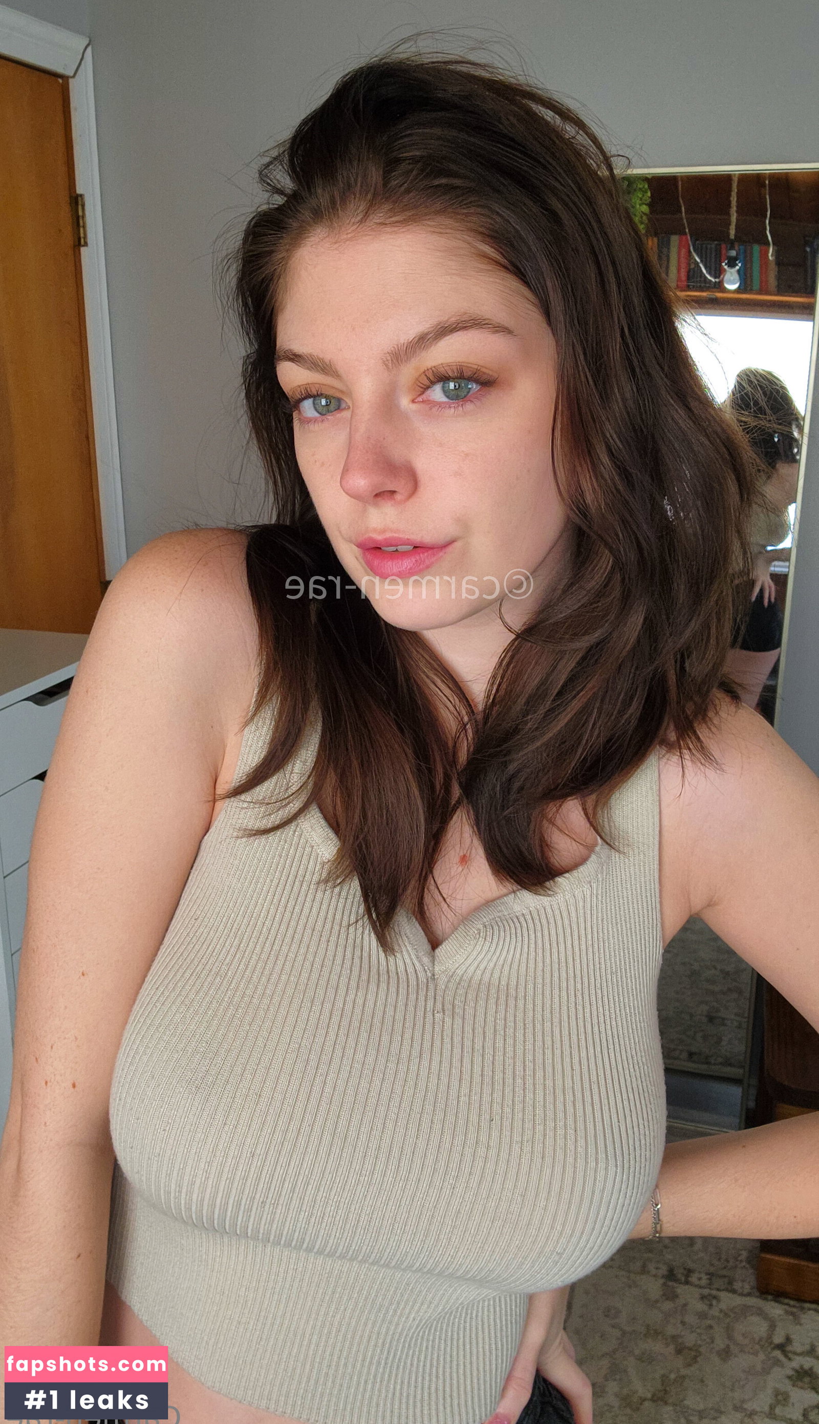 Carmen-Rae gallery photo #5828