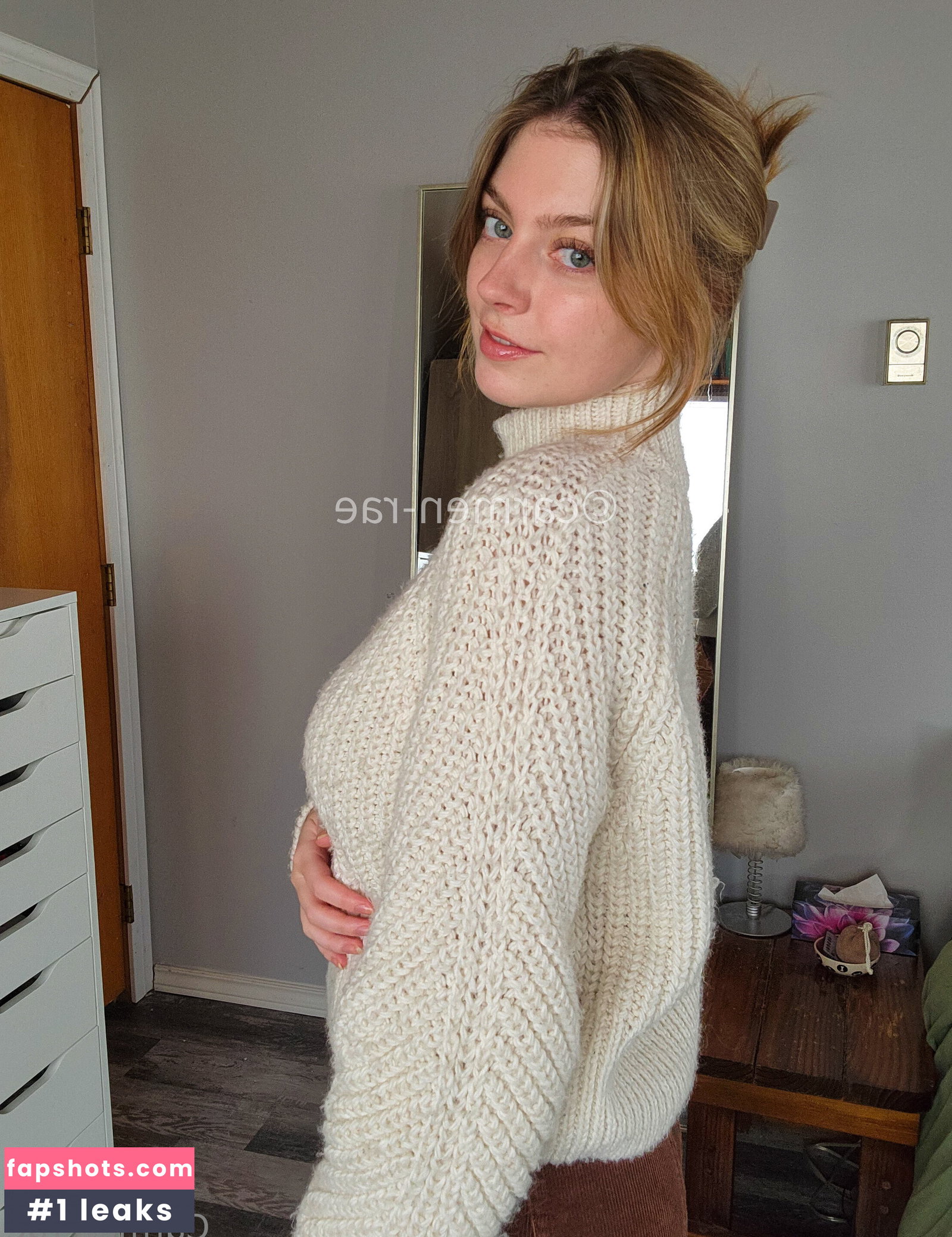 Carmen-Rae gallery photo #278