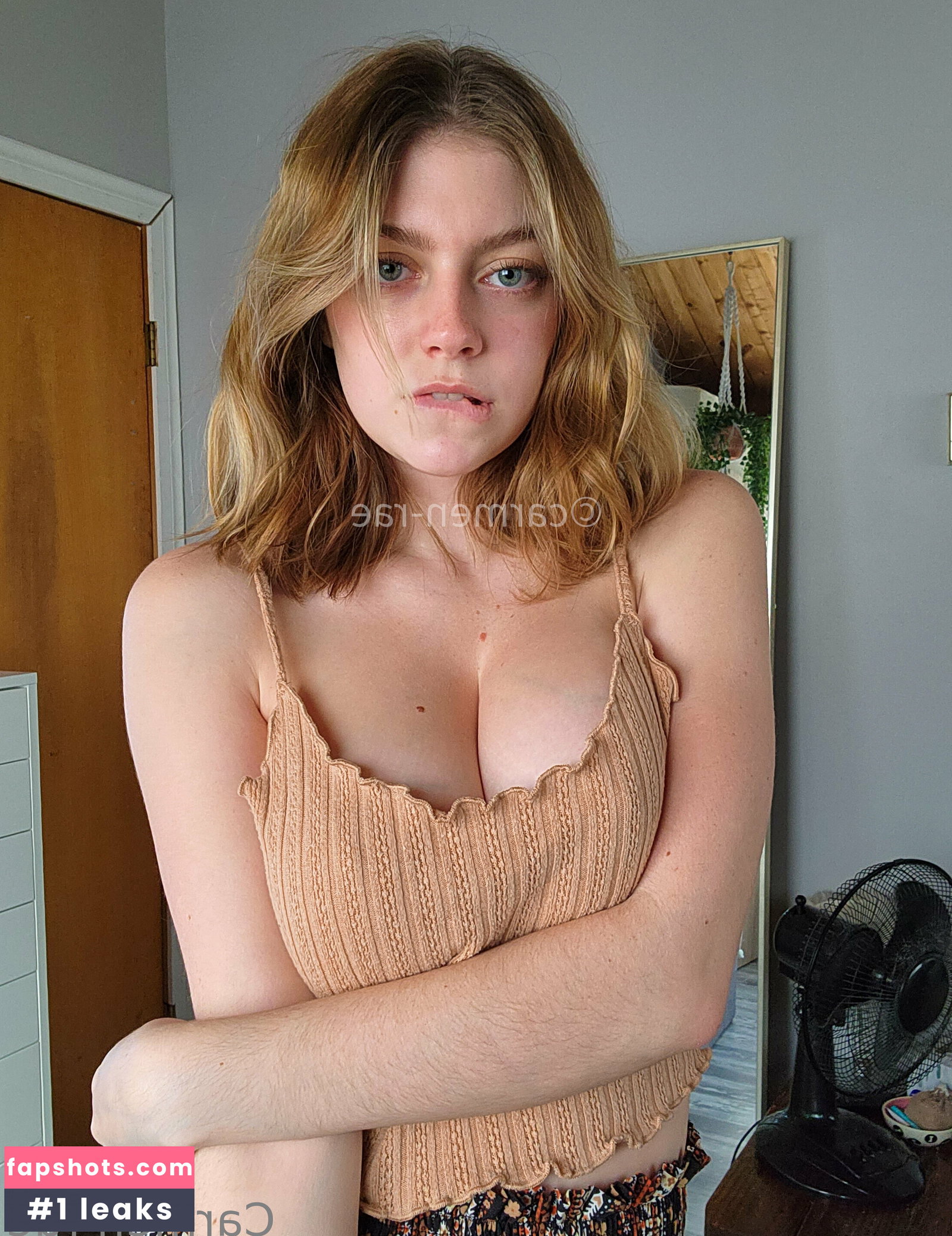 Carmen-Rae gallery photo #3908