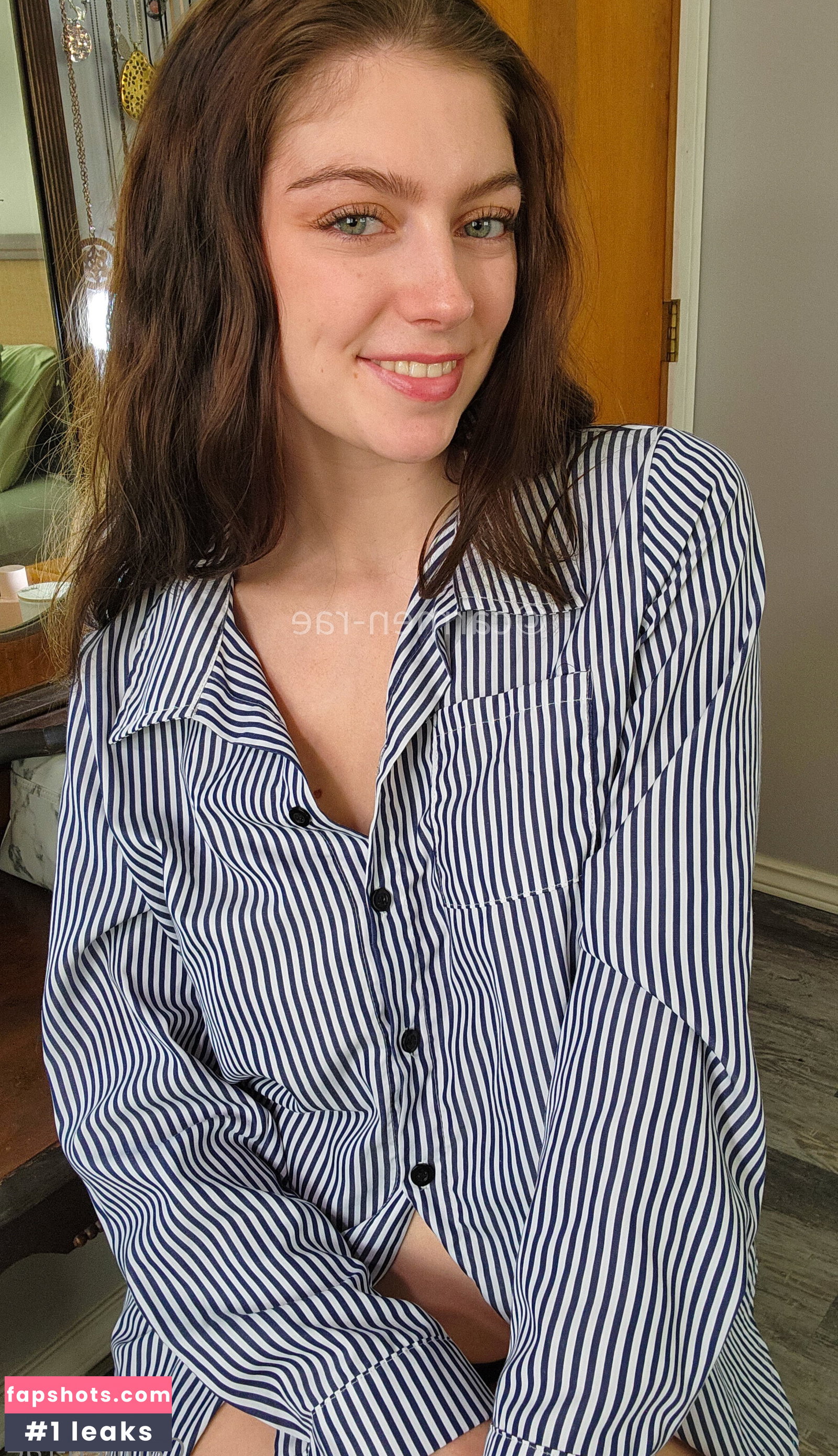 Carmen-Rae gallery photo #1505