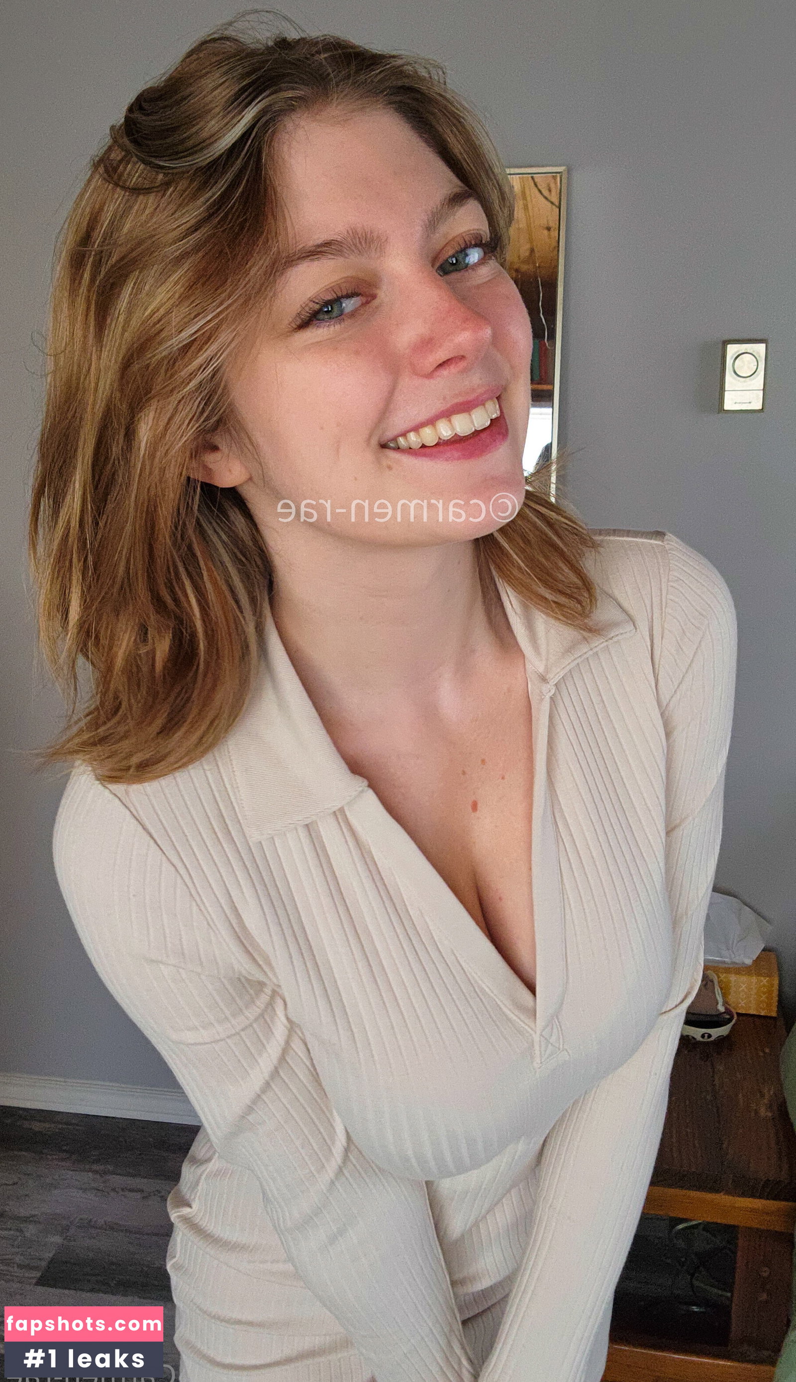 Carmen-Rae gallery photo #9082
