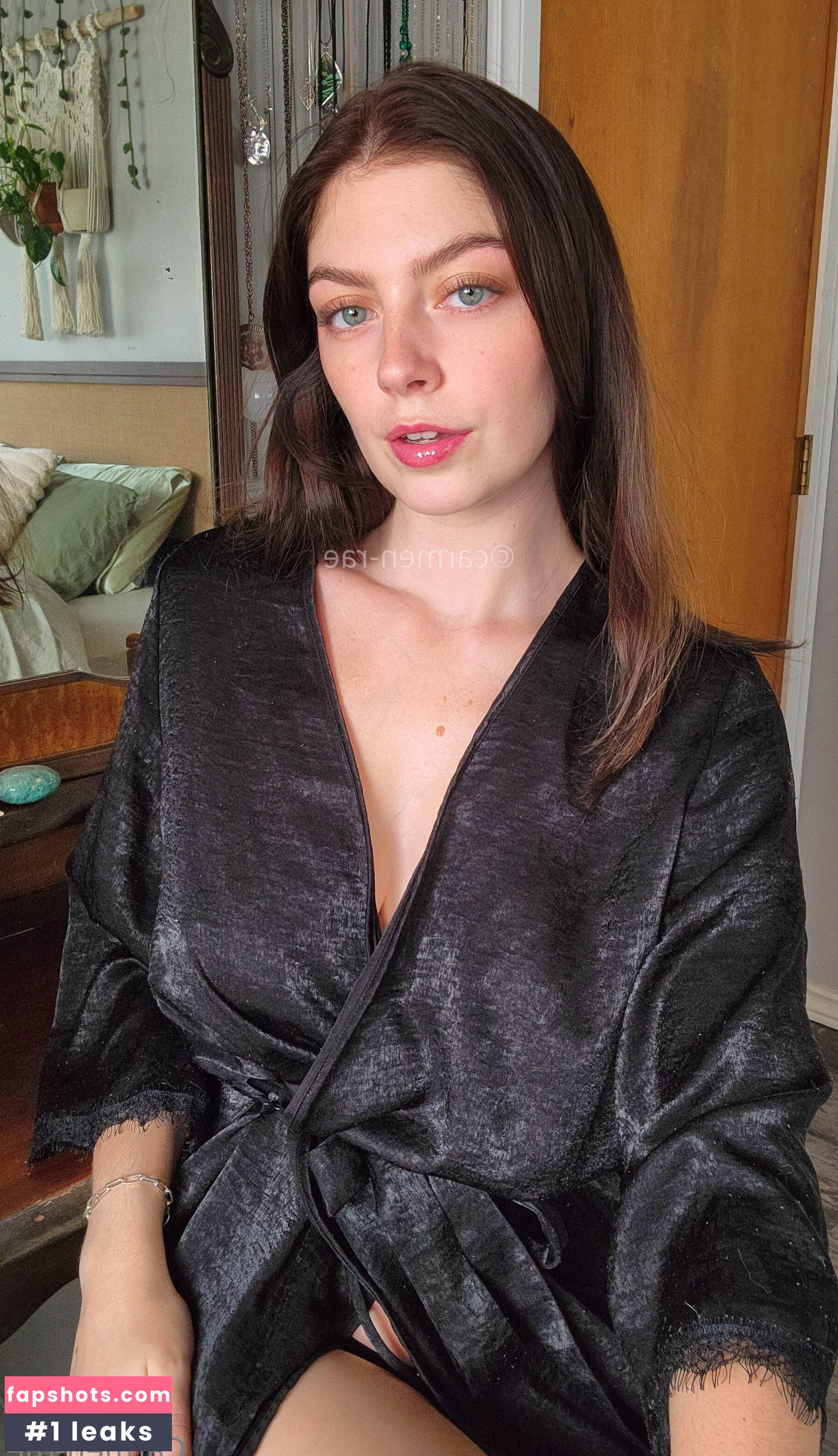 Carmen-Rae gallery photo #3505