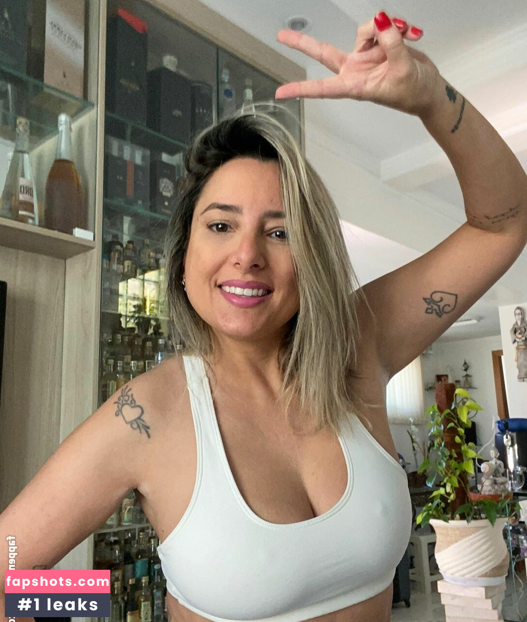 Carol Bernardi nude babe gallery