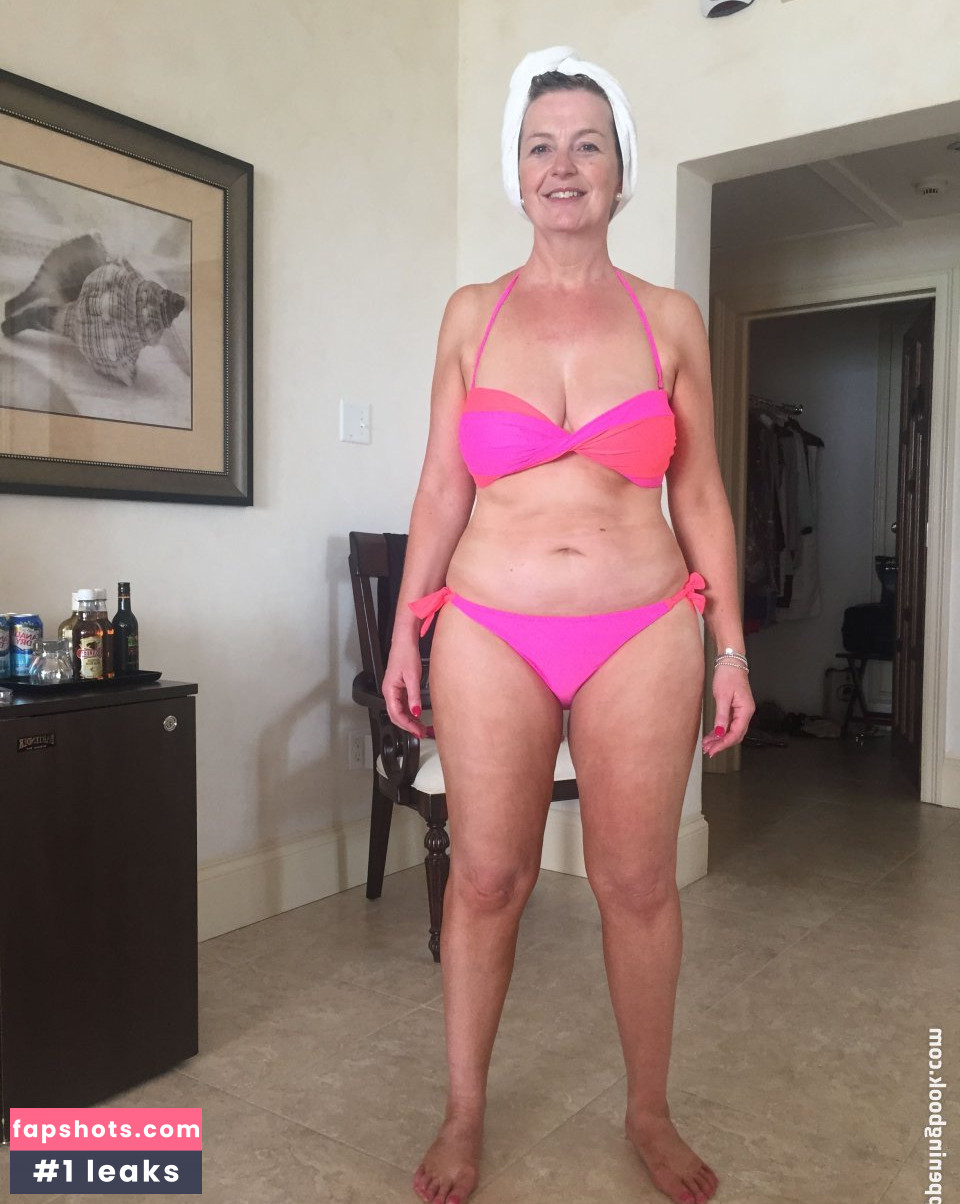 Carol Kirkwood gallery photo #17