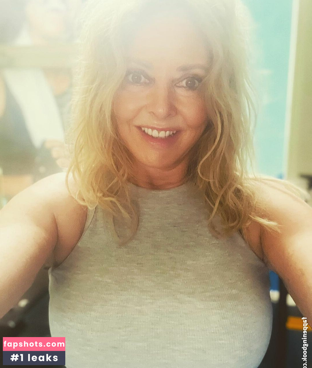 Carol Vorderman gallery photo #115