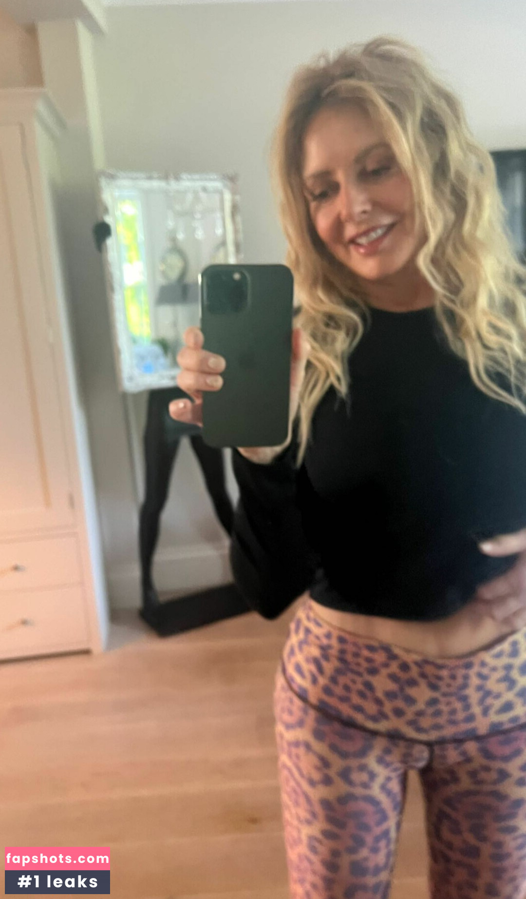 Carol Vorderman gallery photo #130