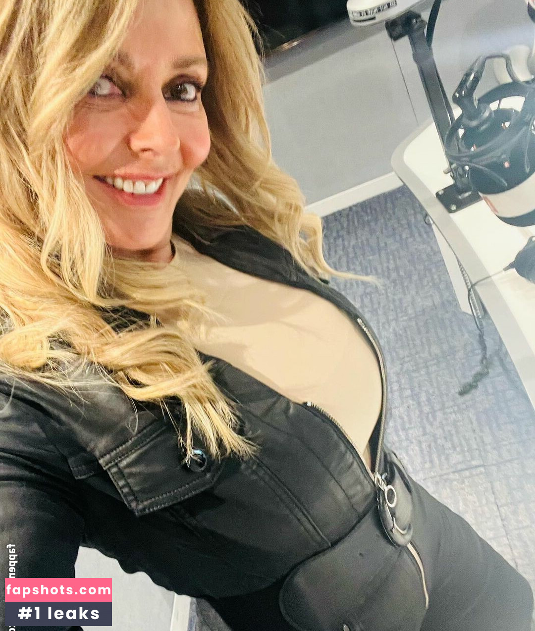 Carol Vorderman gallery photo #148