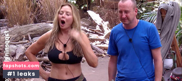 Carol Vorderman gallery photo #156