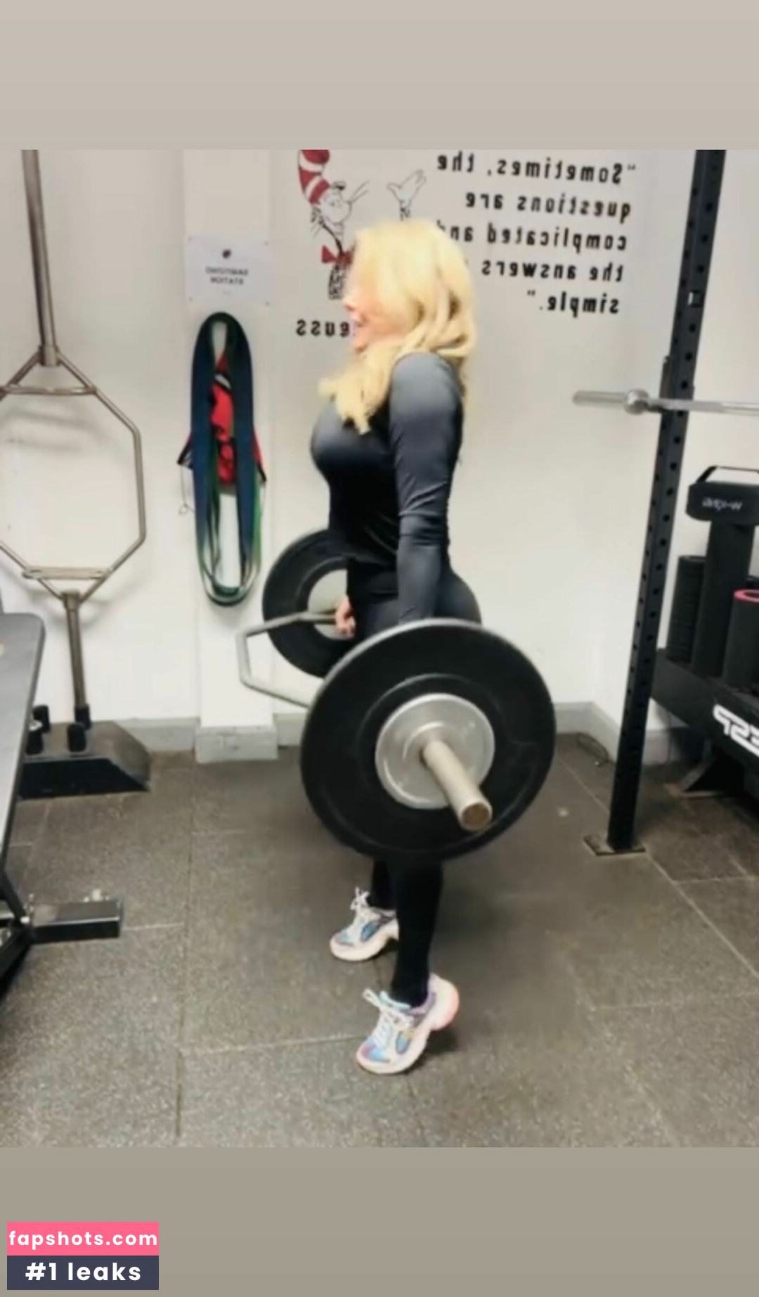 Carol Vorderman gallery photo #175