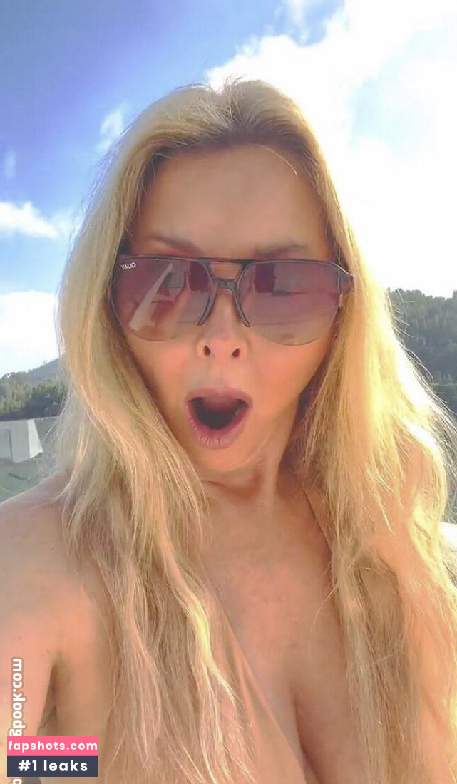 Carol Vorderman gallery photo #199