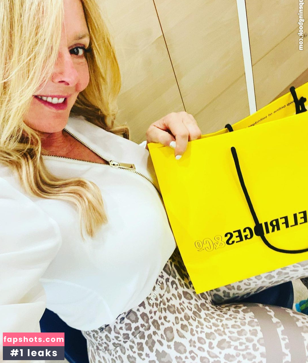 Carol Vorderman gallery photo #254