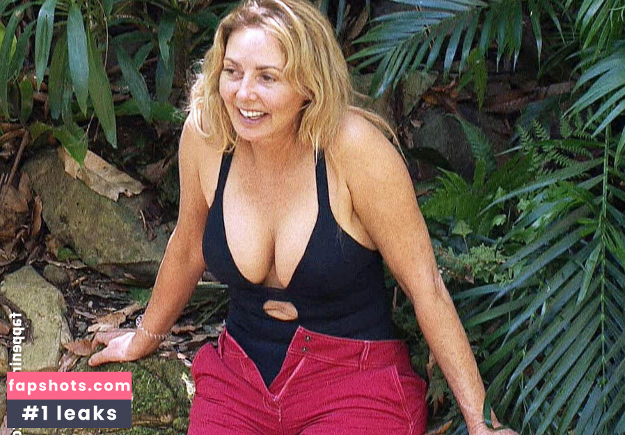 Carol Vorderman gallery photo #272