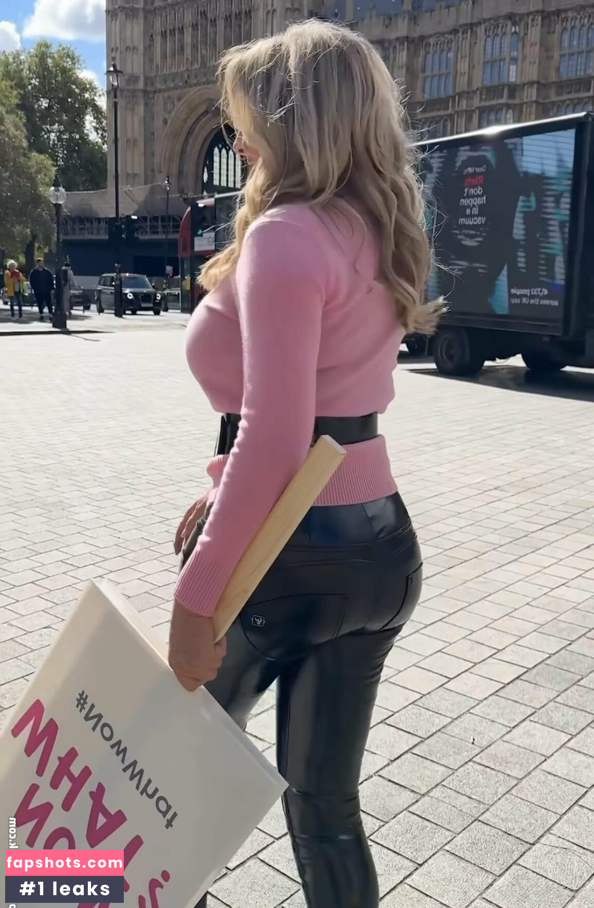 Carol Vorderman gallery photo #65