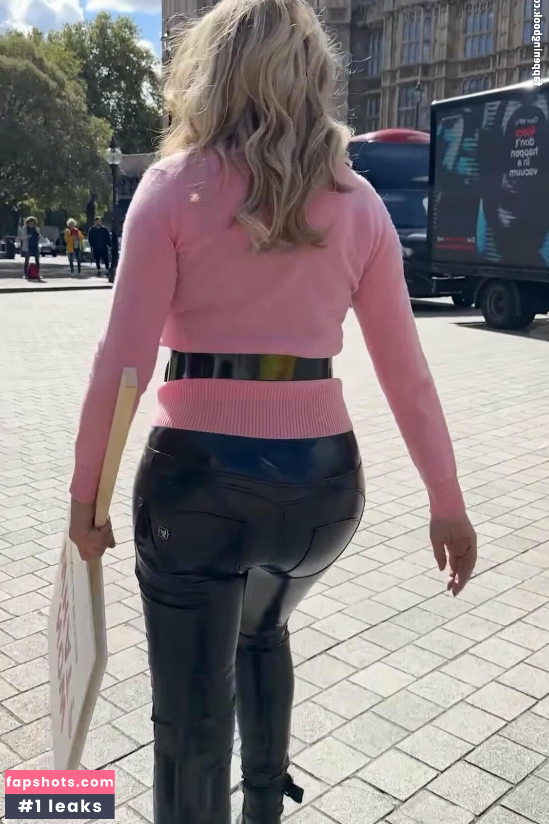 Carol Vorderman gallery photo #71