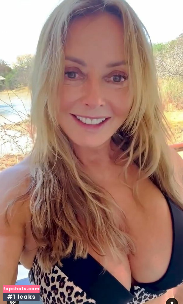 Carol Vorderman gallery photo #81