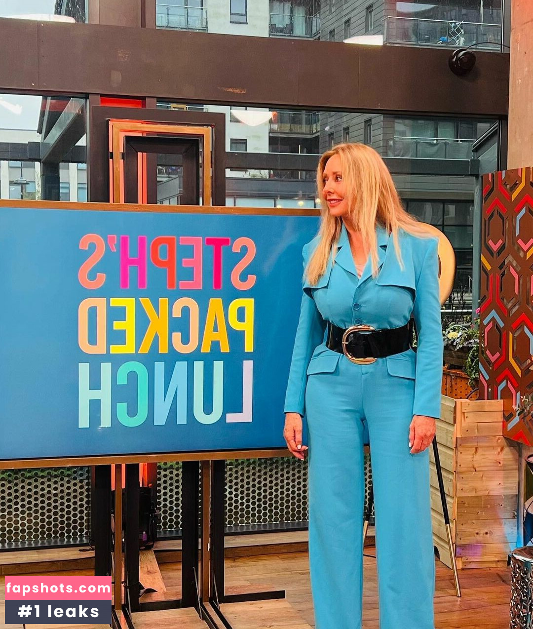 Carol Vorderman gallery photo #99