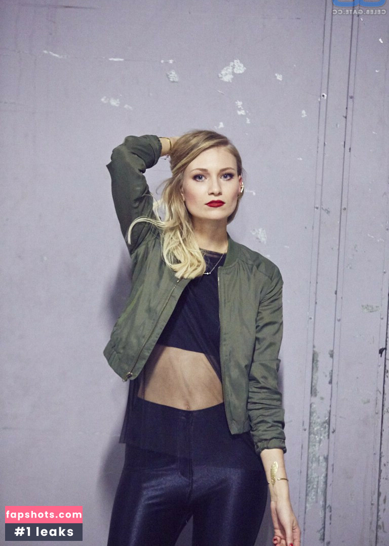 Carolin Niemczyk gallery photo #2