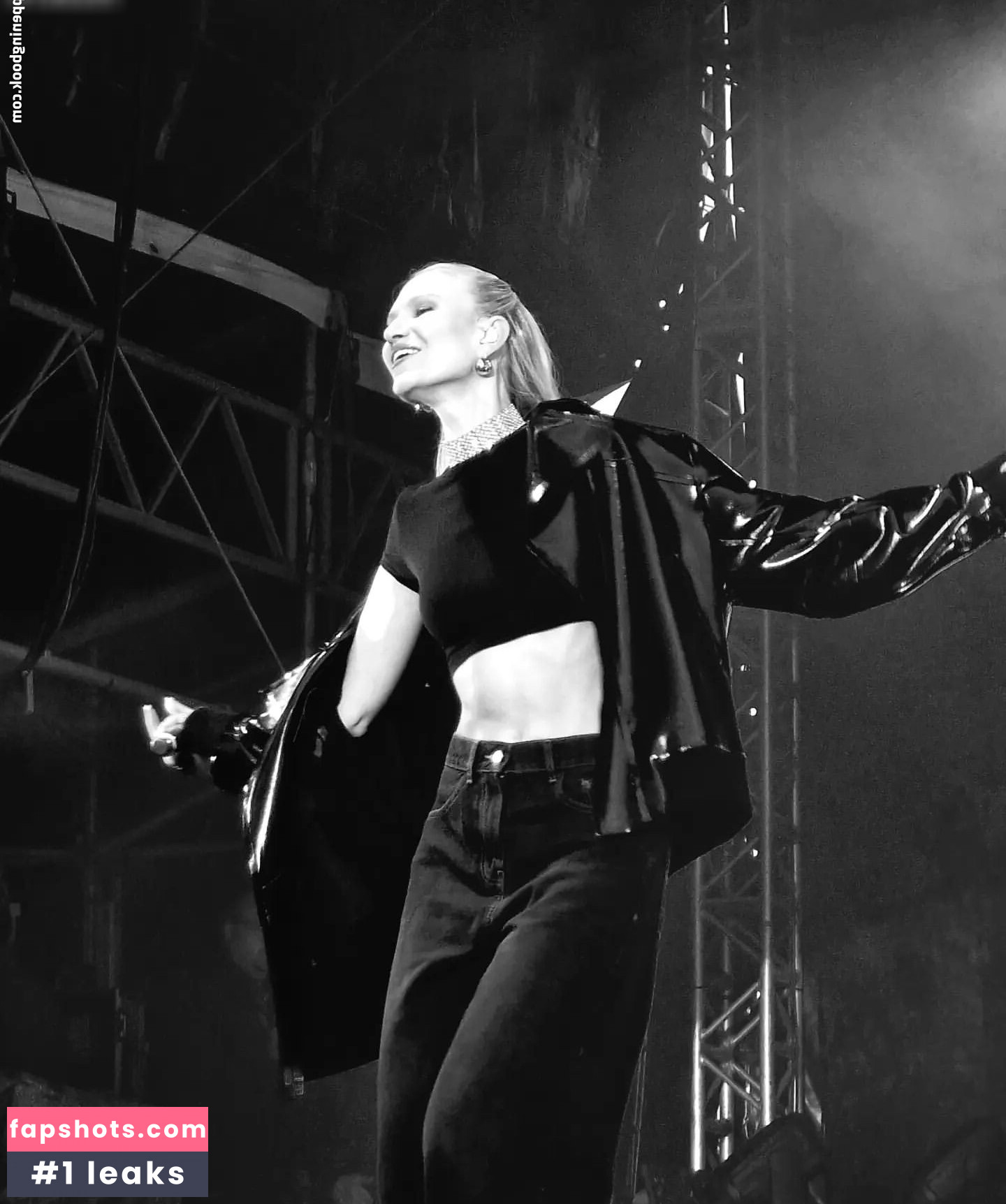 Carolin Niemczyk gallery photo #12