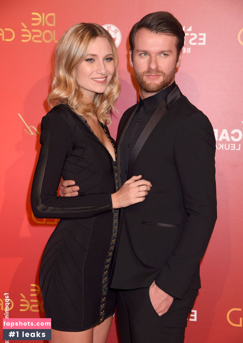 Carolin Niemczyk gallery photo #16