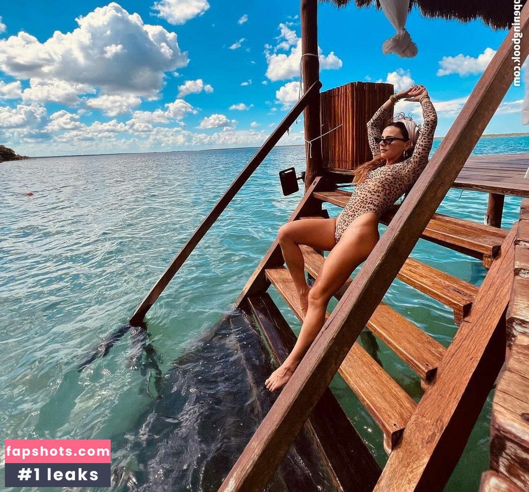 Carolina Gaitán gallery photo #38