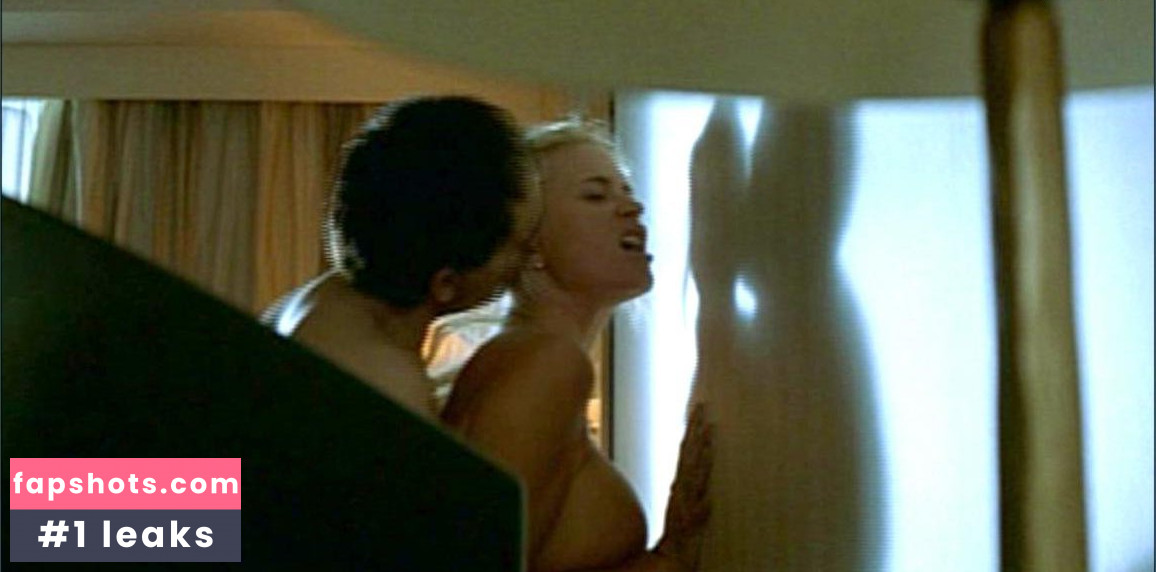 Carolina Gynning gallery photo #2