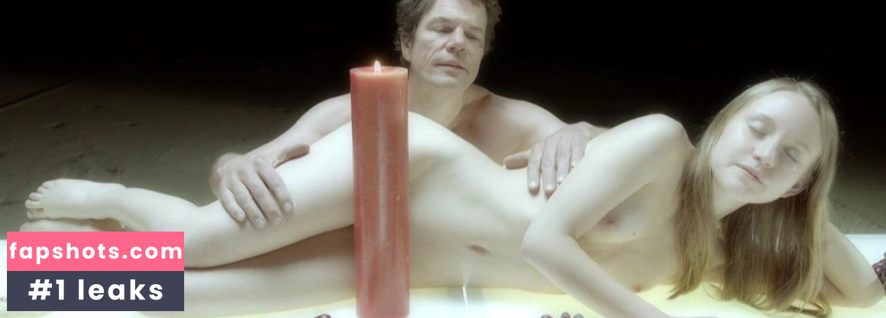 Carolina Hoffmann gallery photo #7