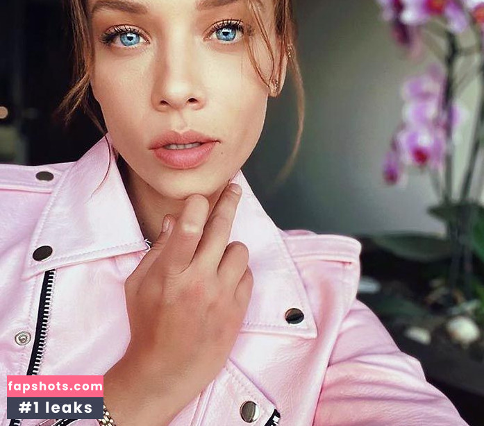 Carolina Miranda gallery photo #104