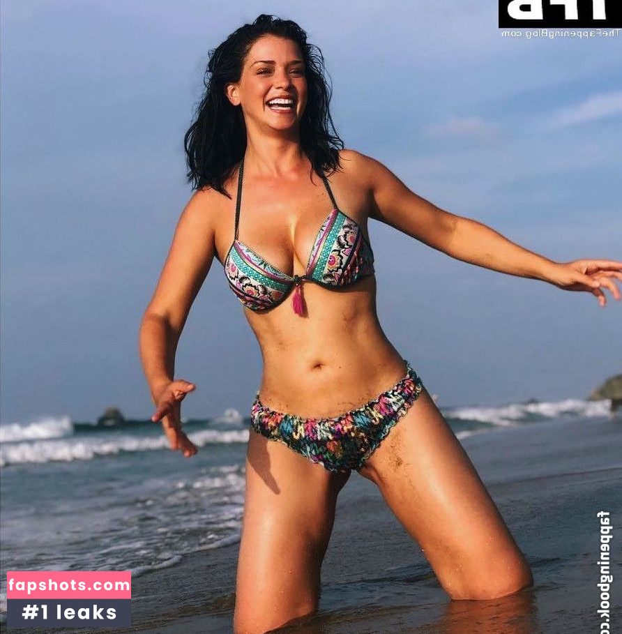 Carolina Miranda gallery photo #34