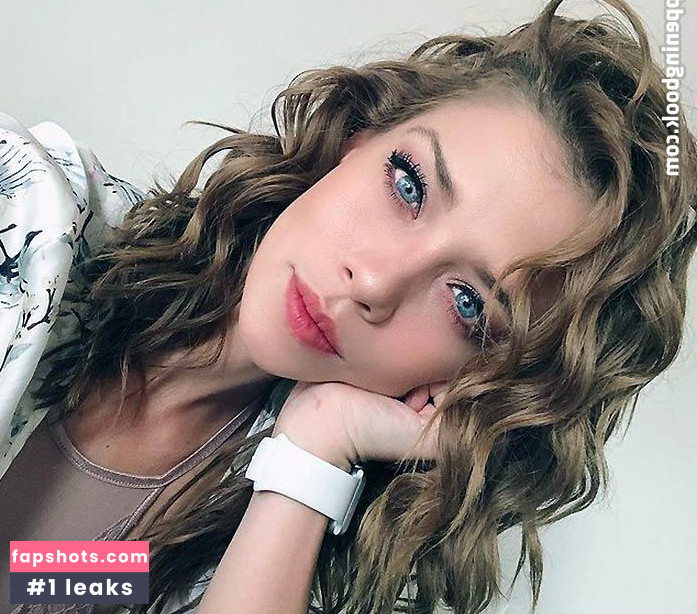 Carolina Miranda gallery photo #60