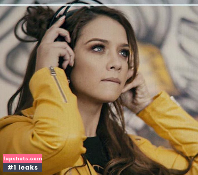 Carolina Miranda gallery photo #91