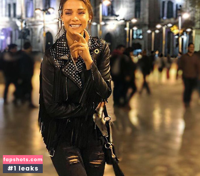 Carolina Miranda gallery photo #98