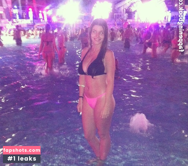 Carolina Neto gallery photo #15