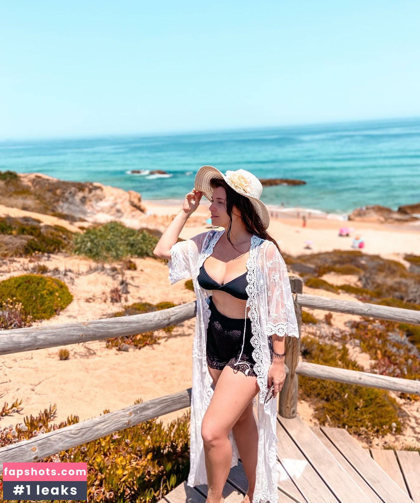 Carolina Neto gallery photo #8