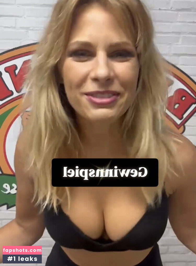 Carolina Peukmann gallery photo #17