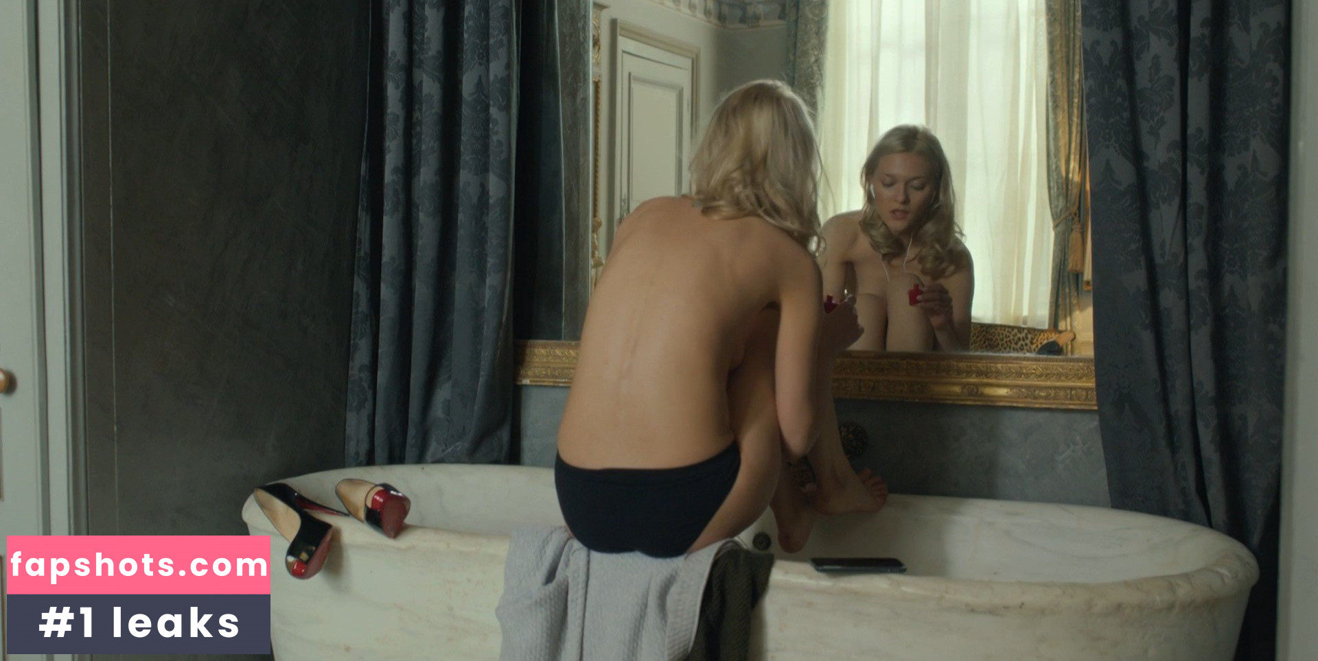 Caroline Anglade gallery photo #4