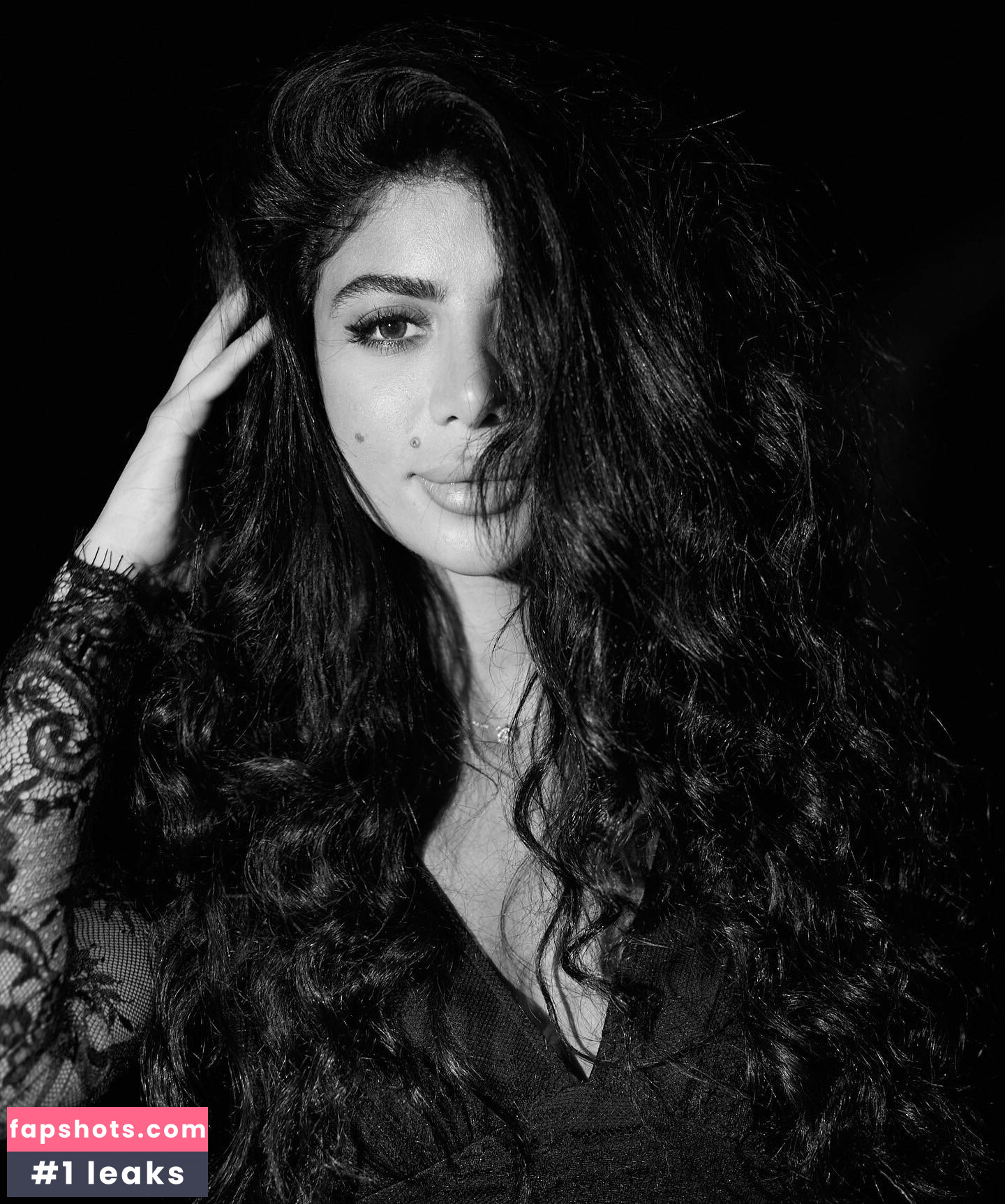 Caroline Azmy gallery photo #15