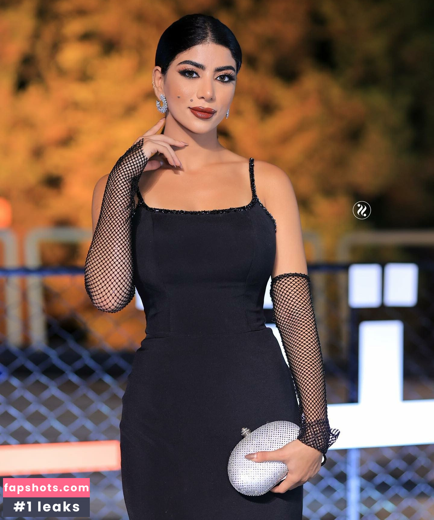 Caroline Azmy nude babe gallery