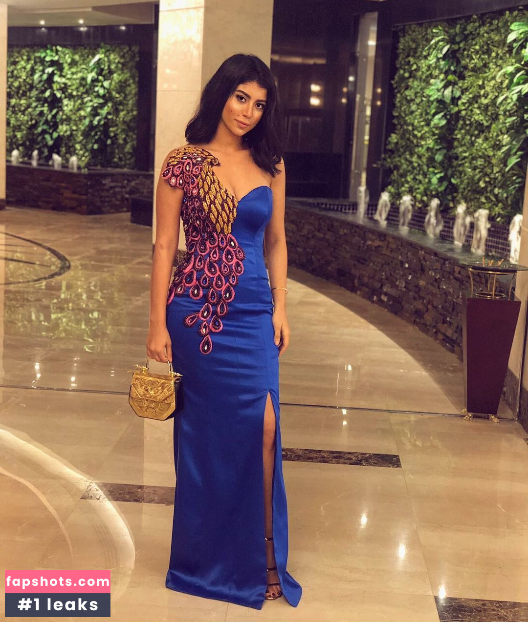 Caroline Azmy gallery photo #8